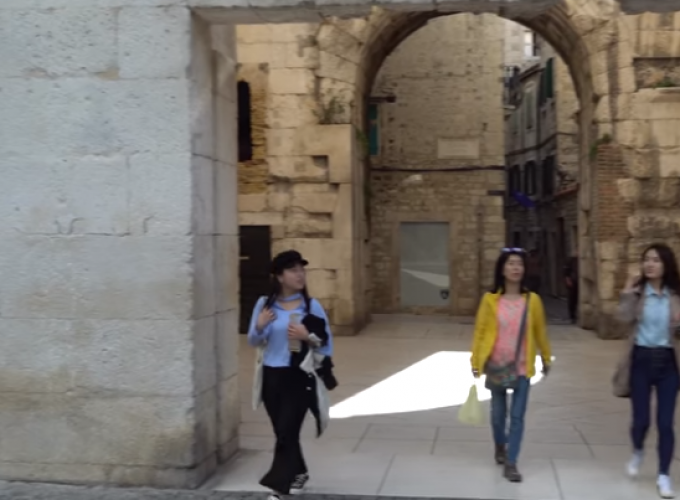 SPLIT CITY WALKING TOUR